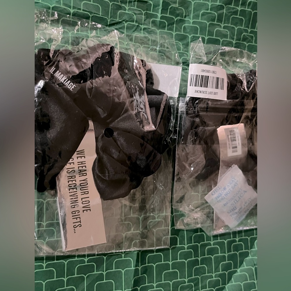 MAKE OFFER- Brand new! IL Makiage, Hair Scrunchies 4pcs.